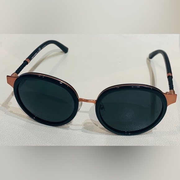 New Women’s Tory Burch Sunglasses - Picture 7 of 7